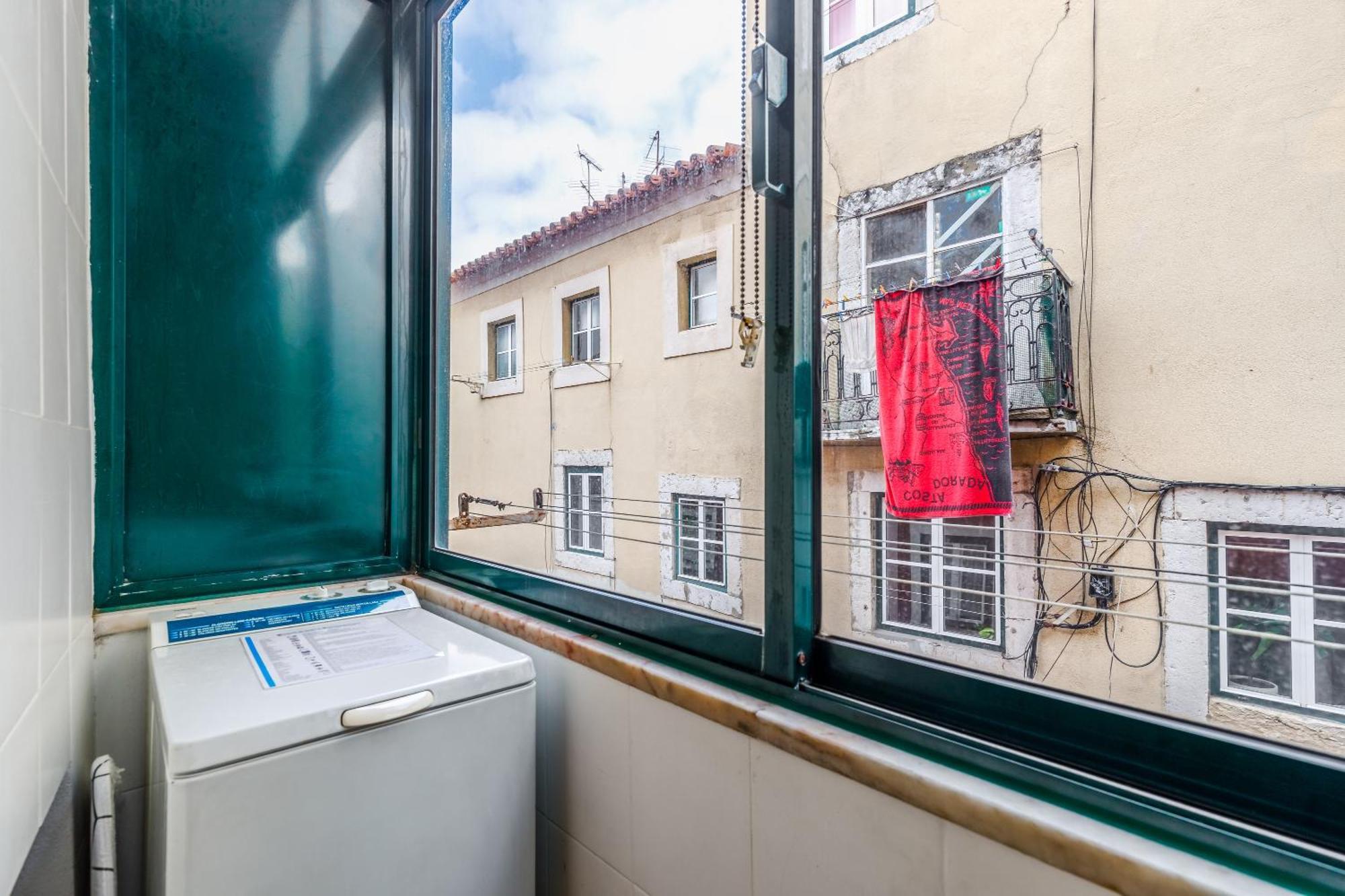 Escadinhas Da Santa Lisbon